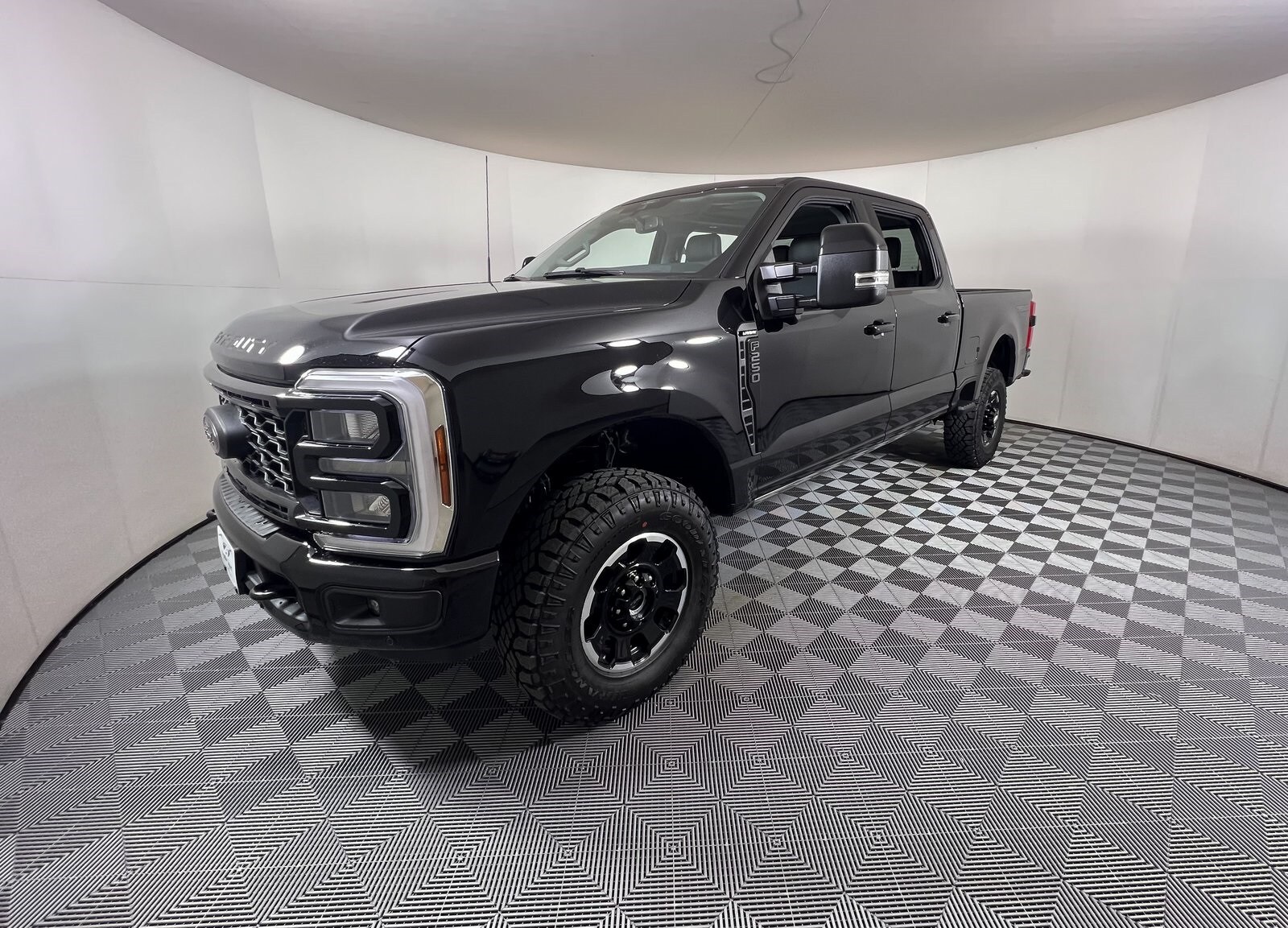 2025 Ford F-250 photo 2