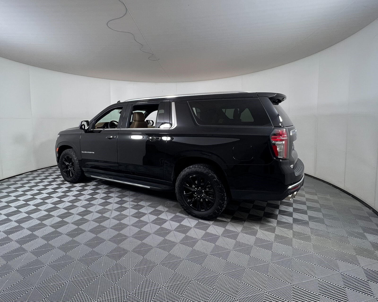 2023 Chevrolet Suburban Premier photo 3