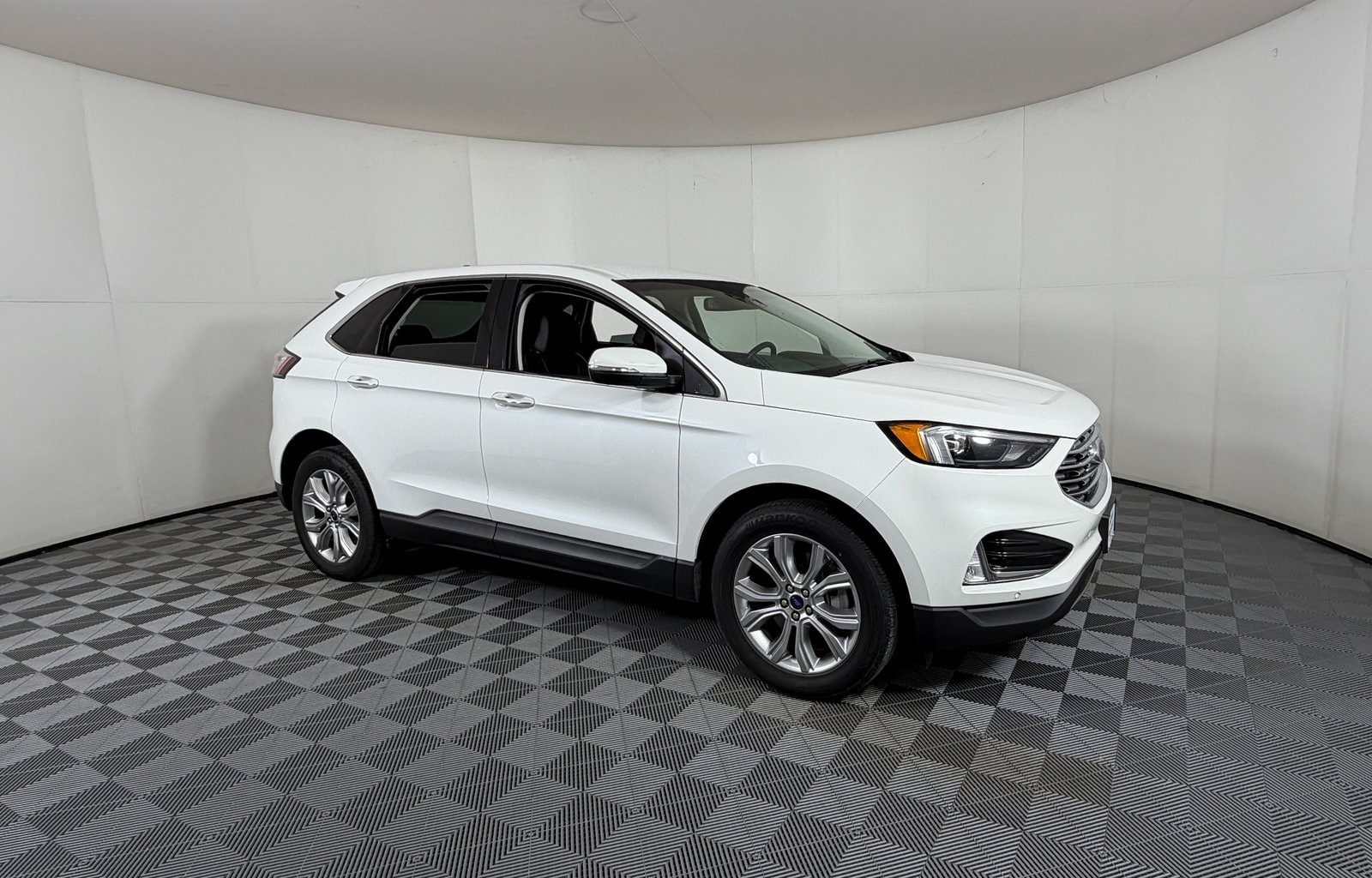 2022 Ford Edge Titanium's photo