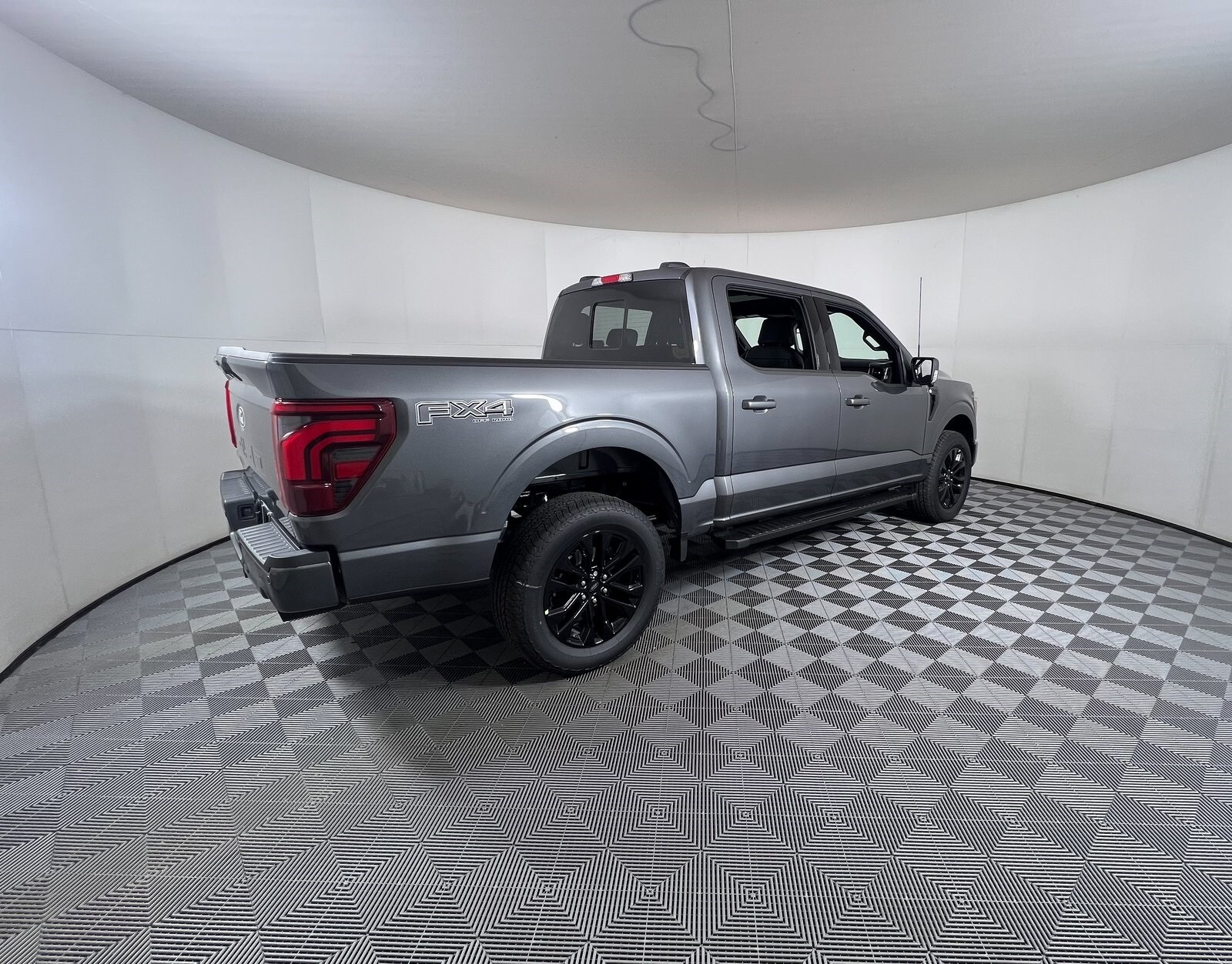 2025 Ford F-150 Lariat photo 4