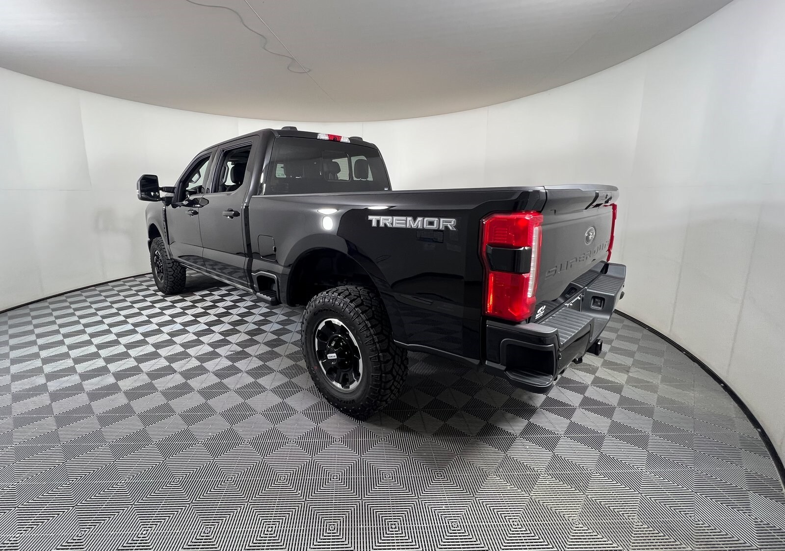 2025 Ford F-250 photo 3