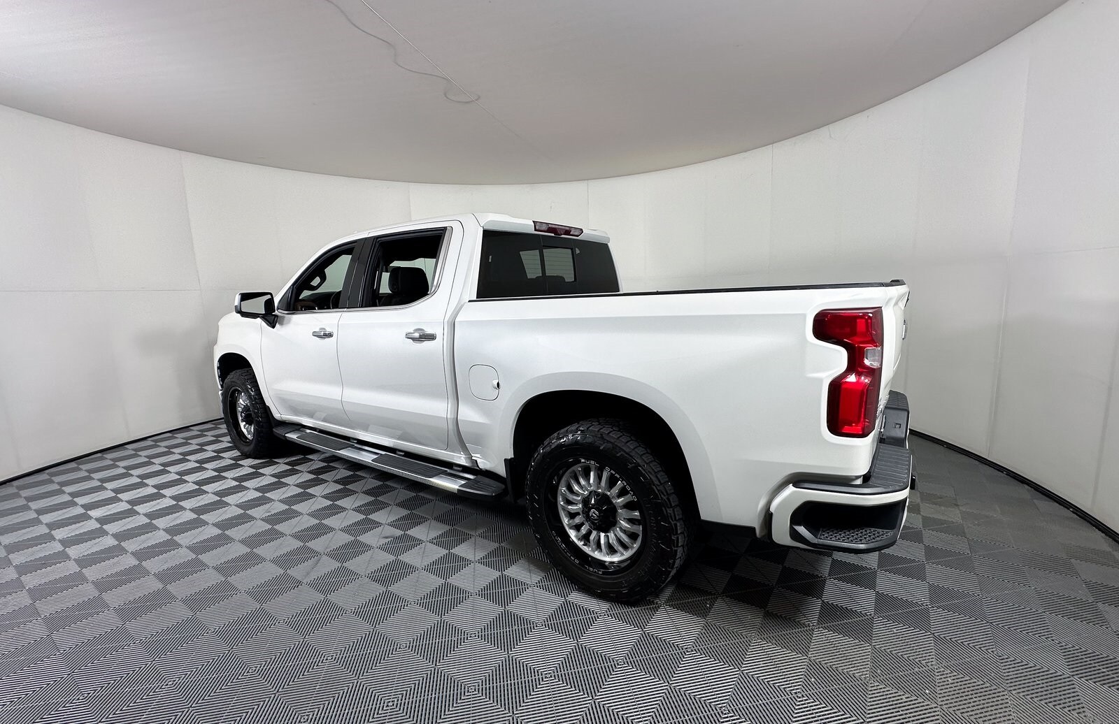 2022 Chevrolet Silverado 1500 High Country photo 3