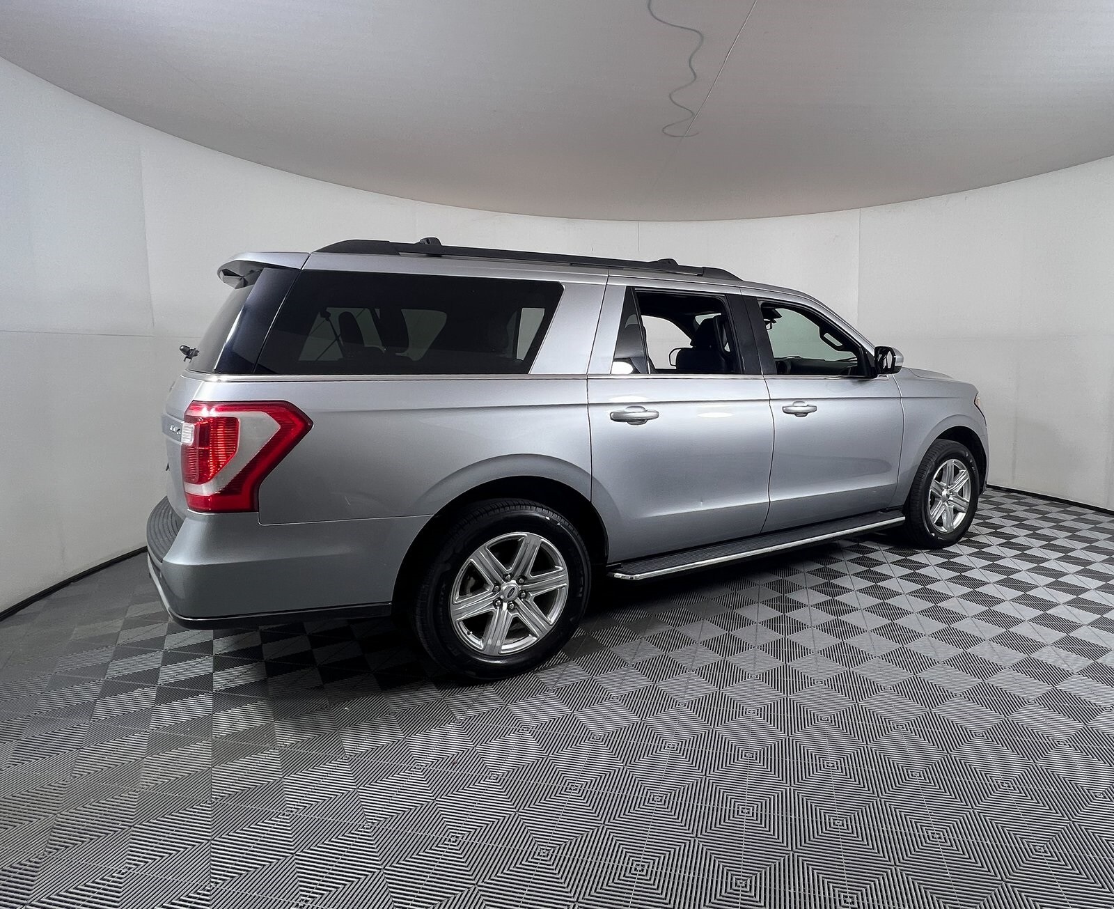 2021 Ford Expedition MAX XLT photo 3