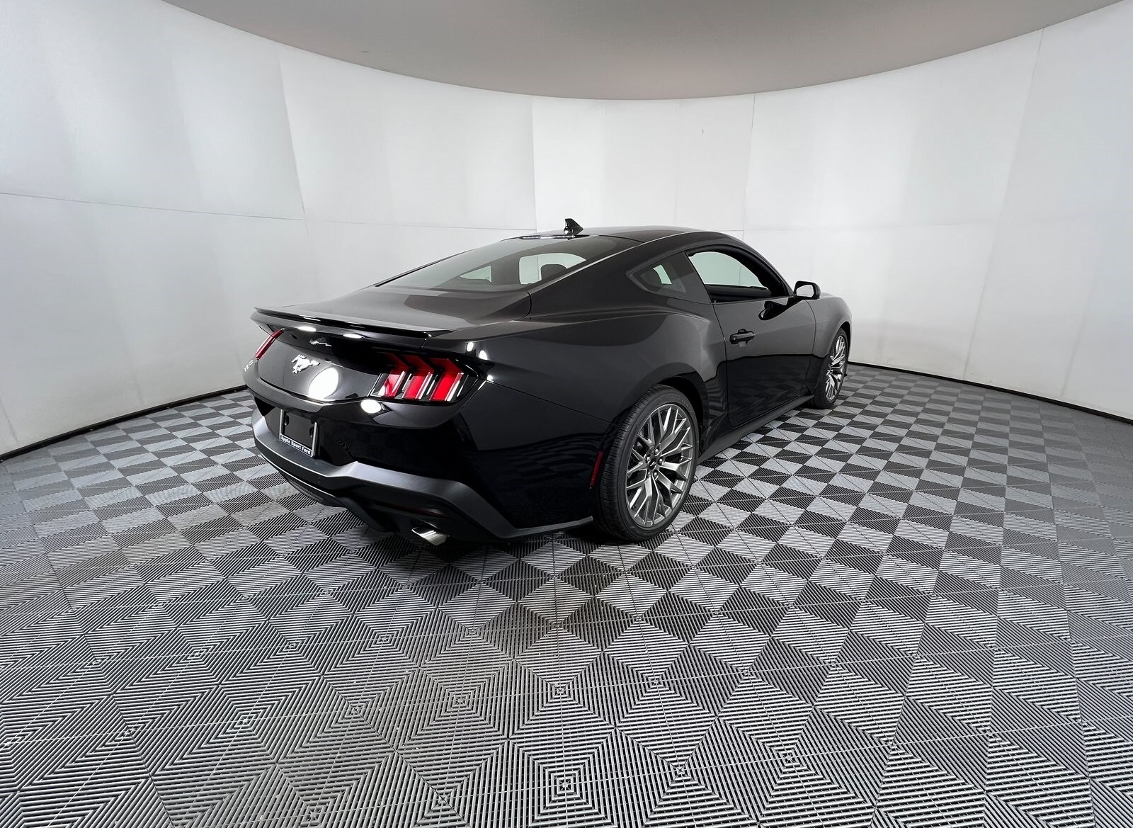 2025 Ford Mustang EcoBoost Premium photo 4