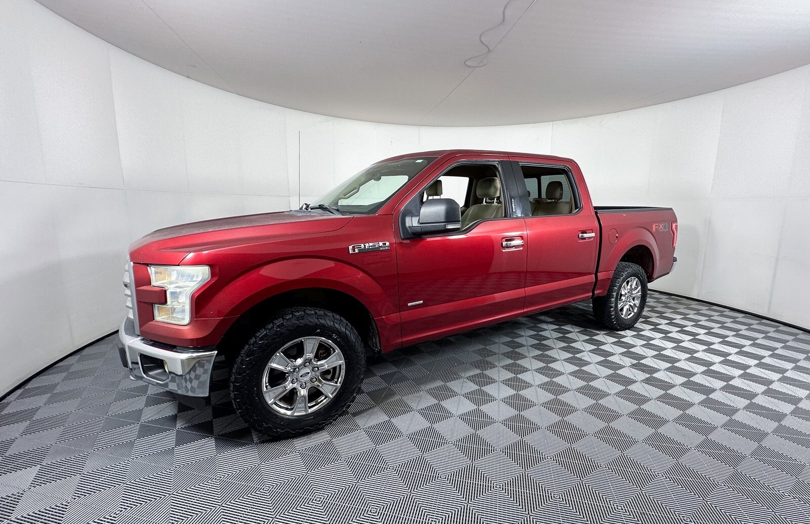 2015 Ford F-150 XLT photo 2