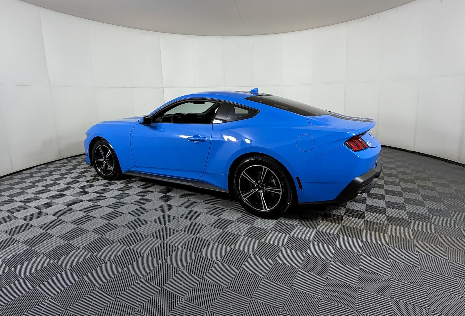 2024 Ford Mustang EcoBoost photo 3