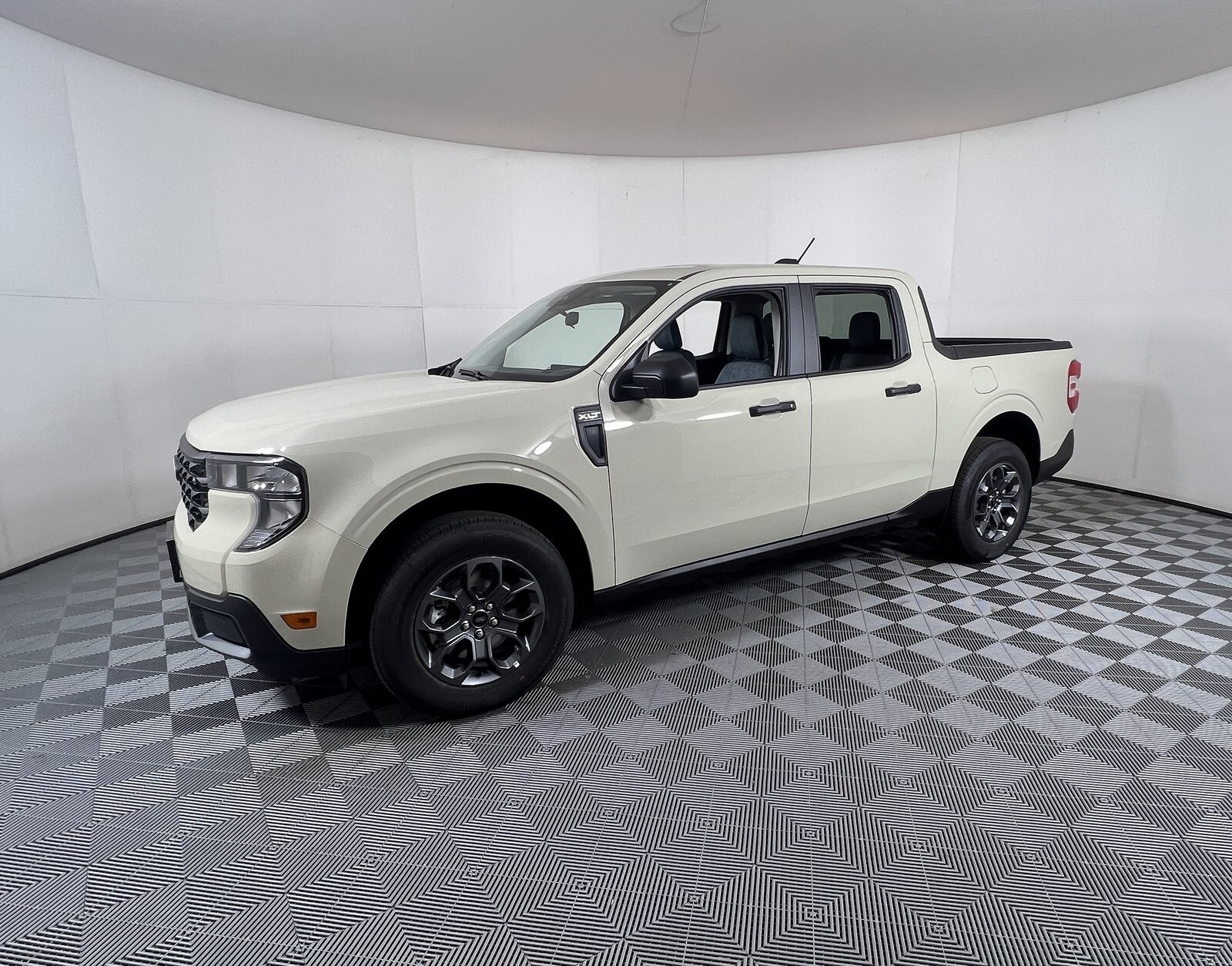 2025 Ford Maverick XLT photo 2