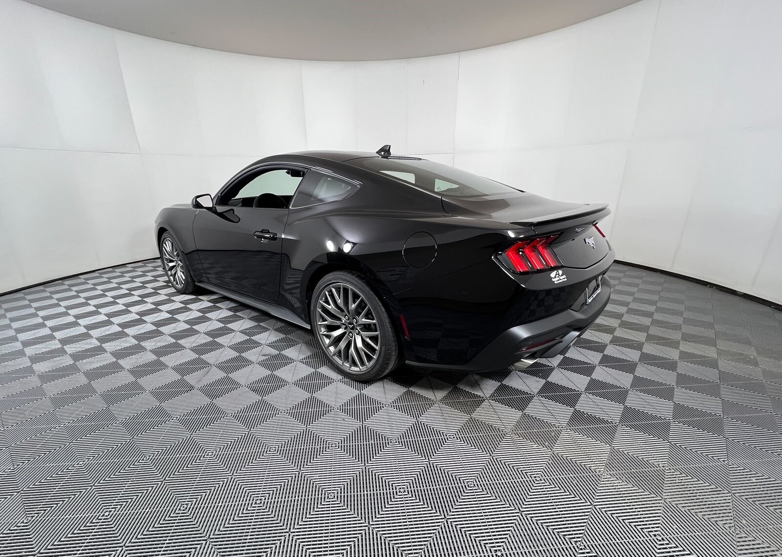 2025 Ford Mustang EcoBoost Premium photo 3
