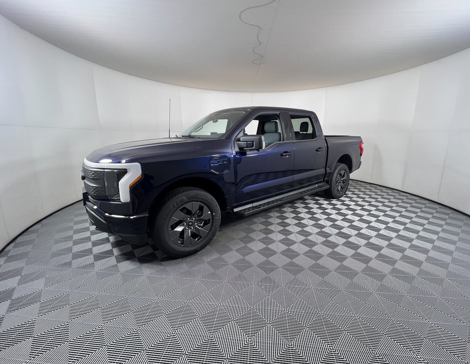 2025 Ford F-150 Lightning photo 2