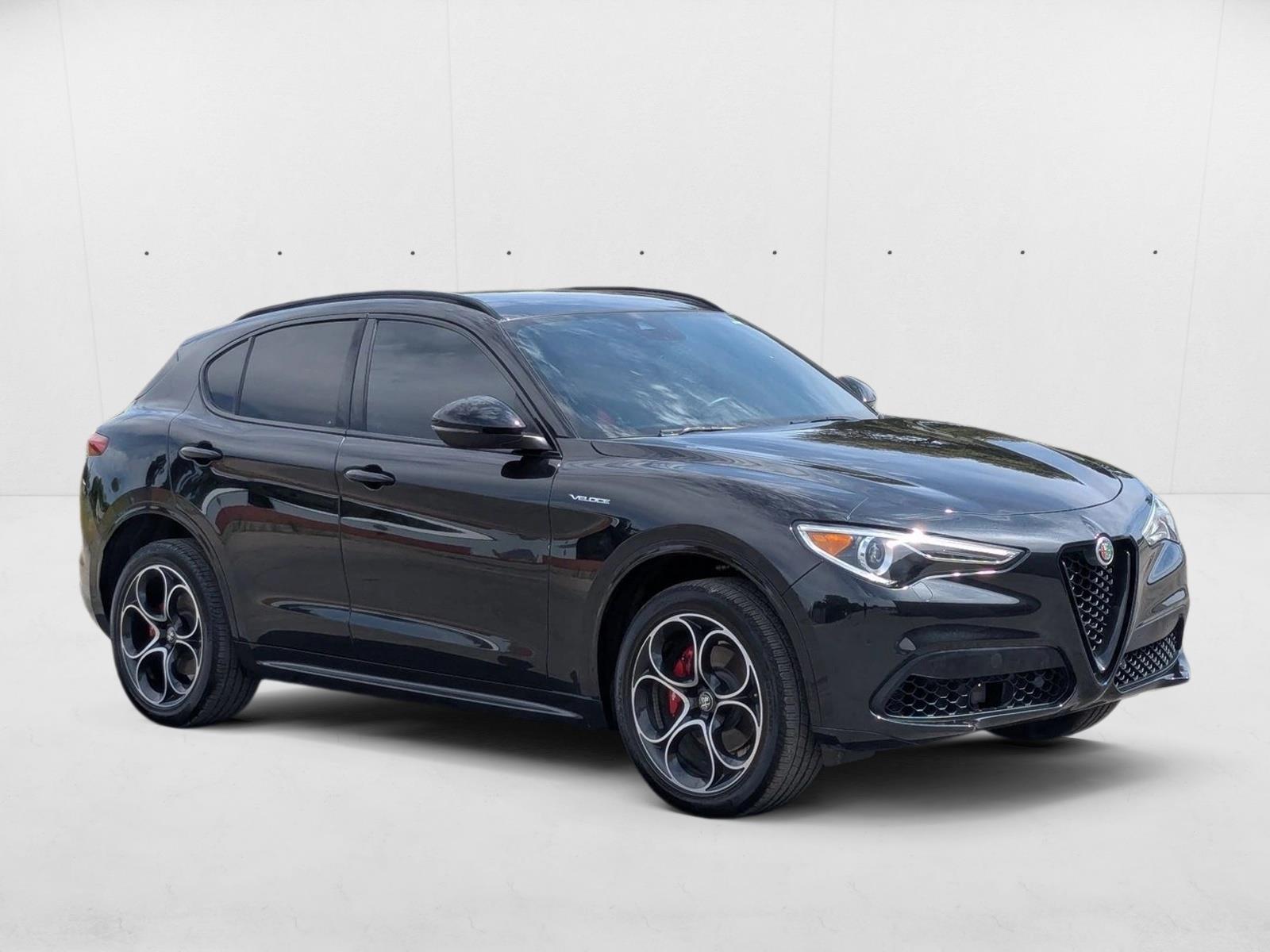 2023 Alfa Romeo Stelvio Ti photo 2