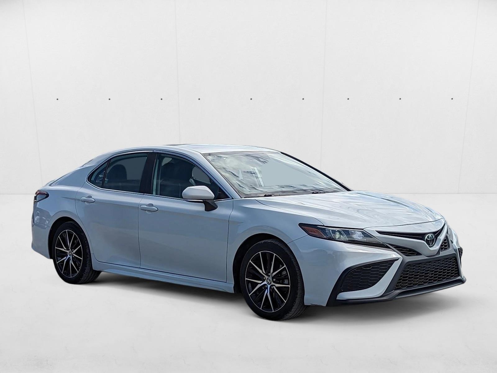 2023 Toyota Camry SE photo 3
