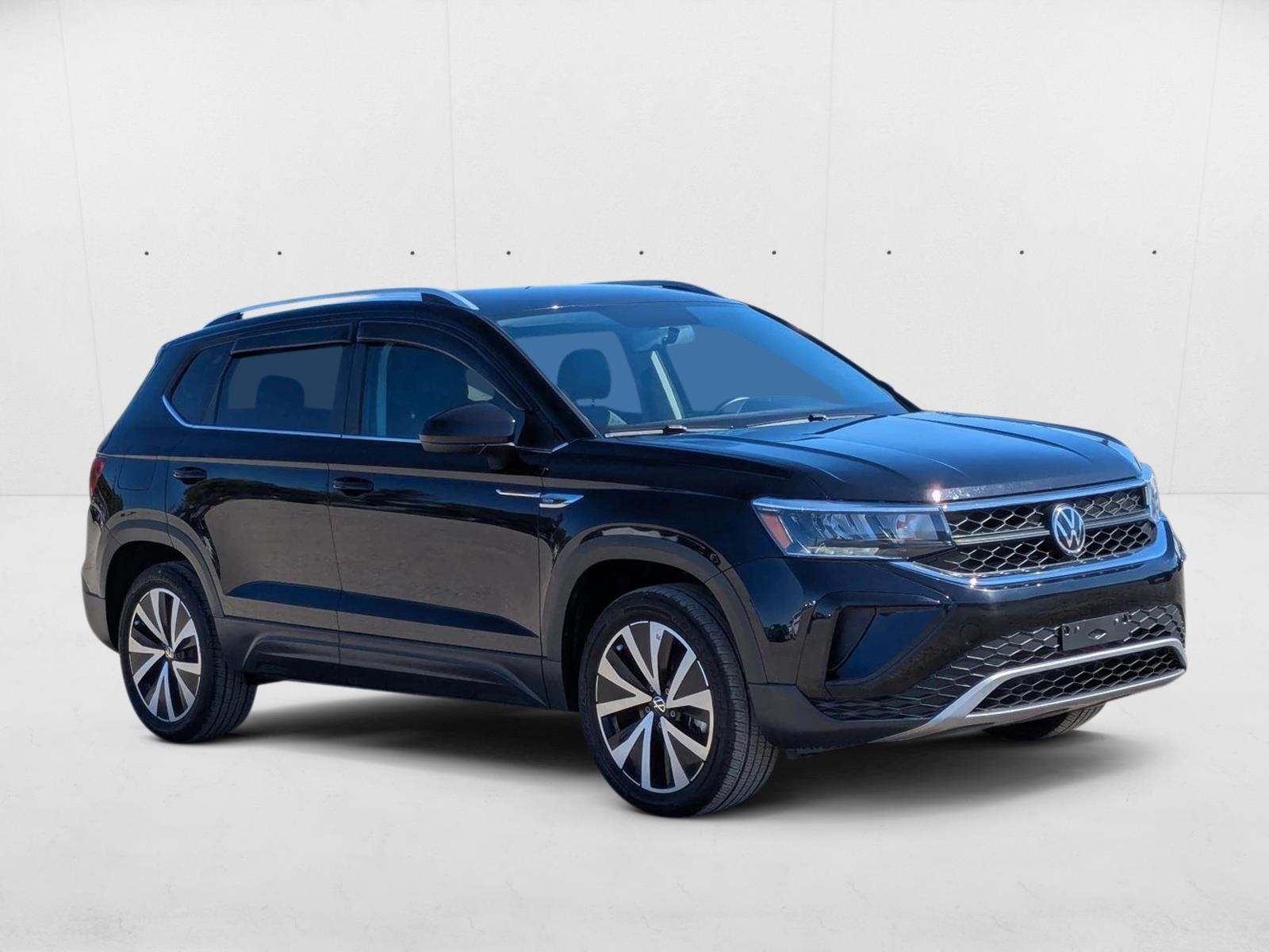 2022 Volkswagen Taos SE photo 3