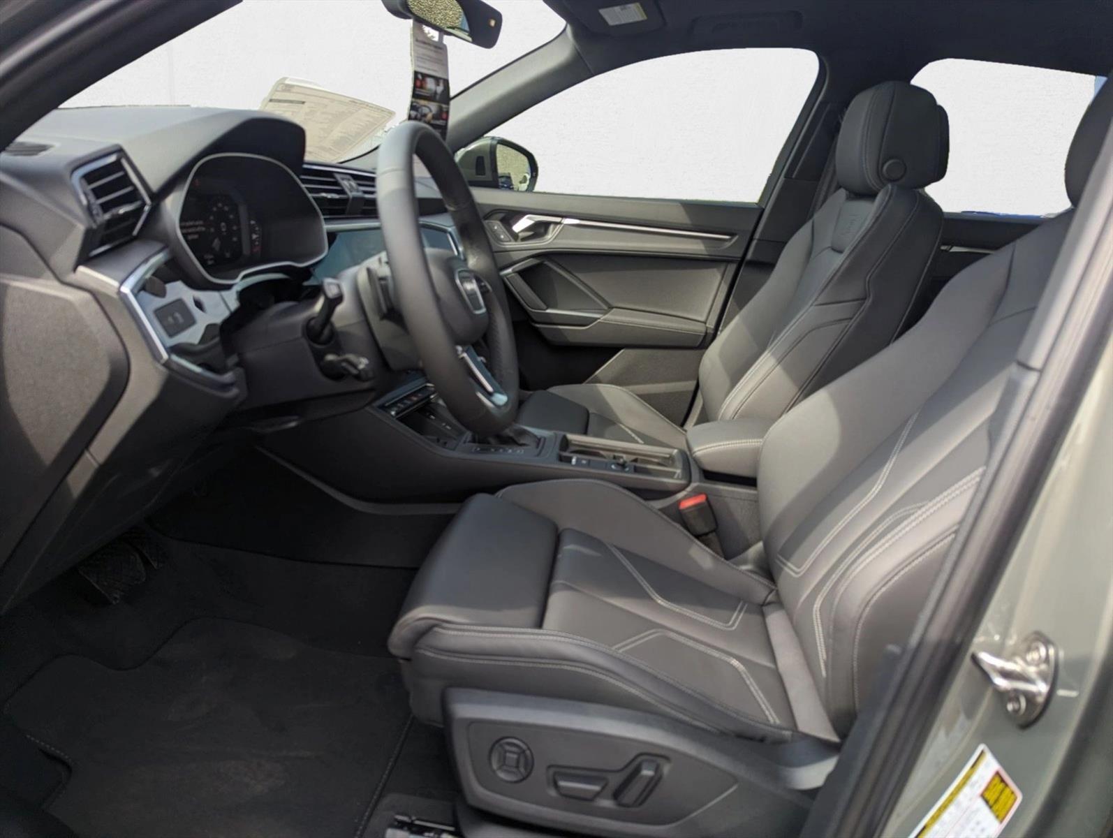 2025 Audi Q3 45 TFSI S line Premium photo 4