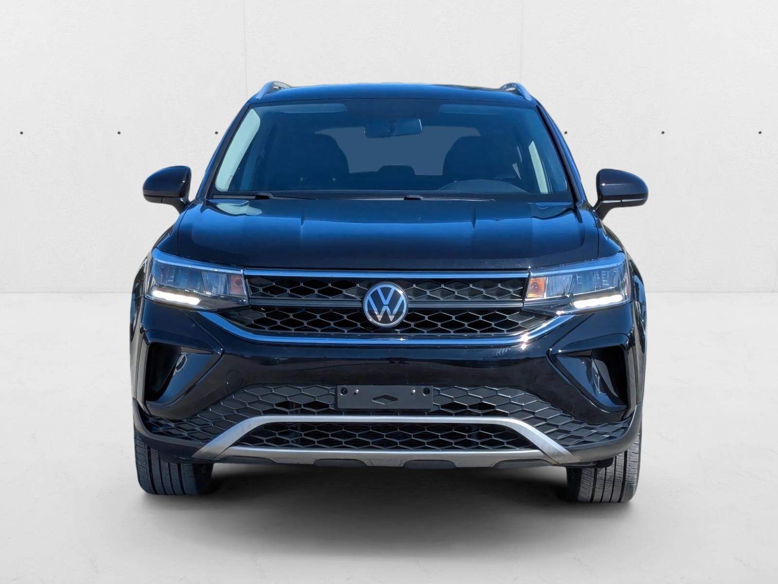 2022 Volkswagen Taos SE photo 2