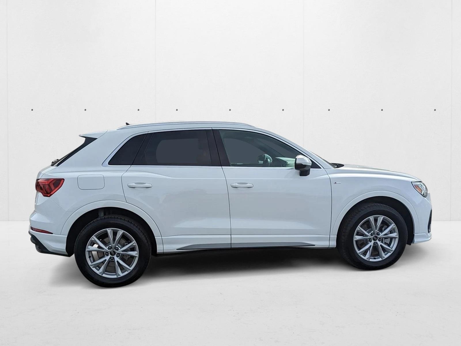 2023 Audi Q3 45 TFSI S line Premium photo 4
