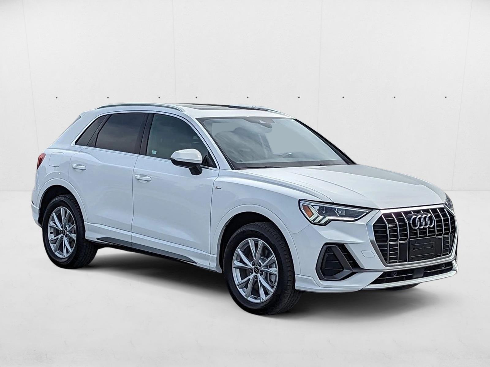 2023 Audi Q3 45 TFSI S line Premium photo 3