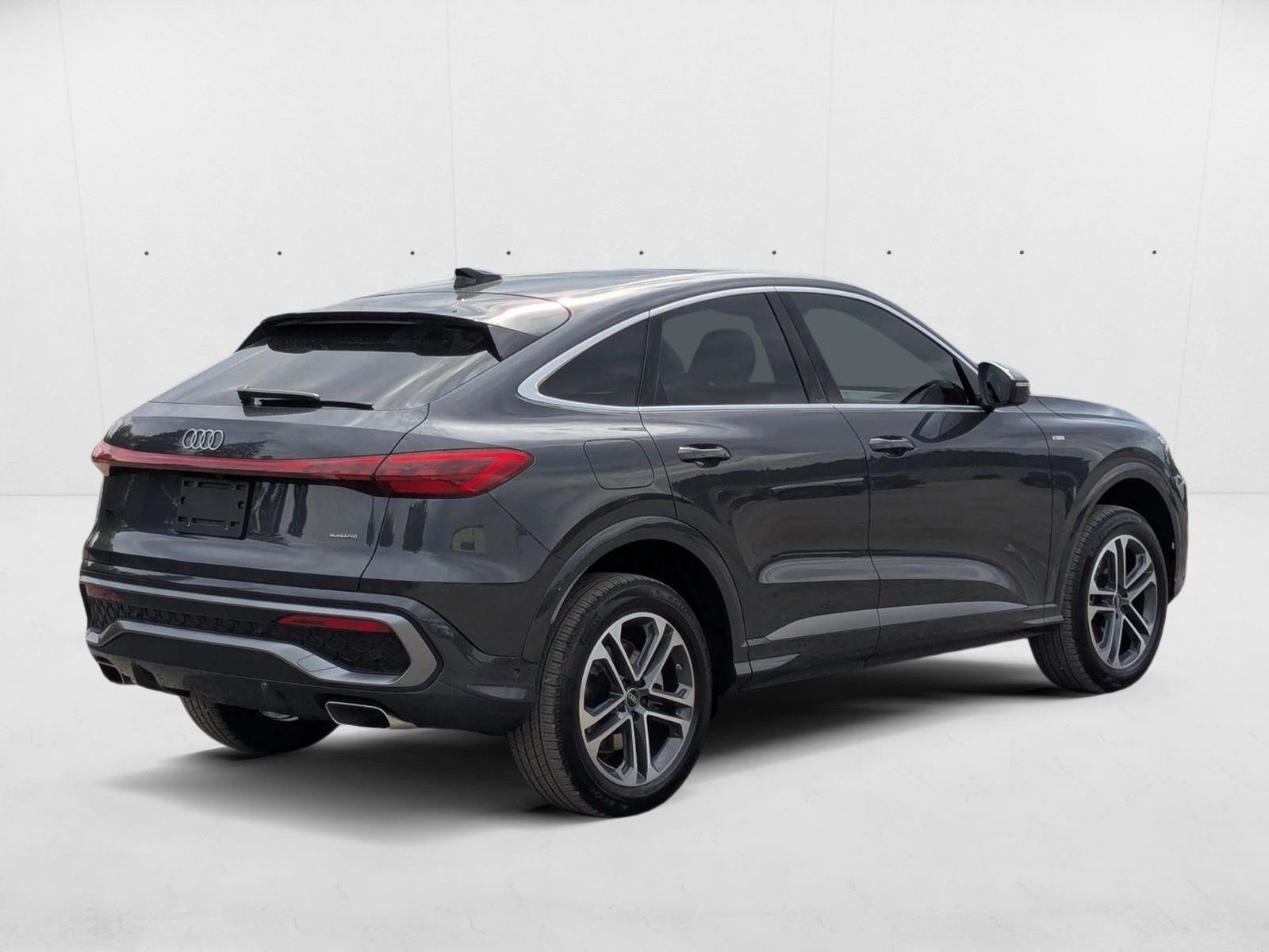 2025 Audi Q5 2.0T Premium Plus photo 2