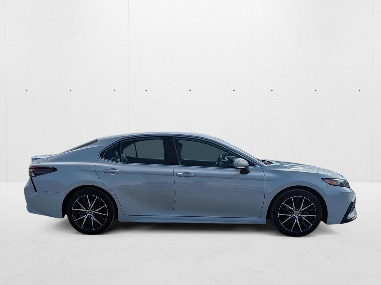 2023 Toyota Camry SE photo 4