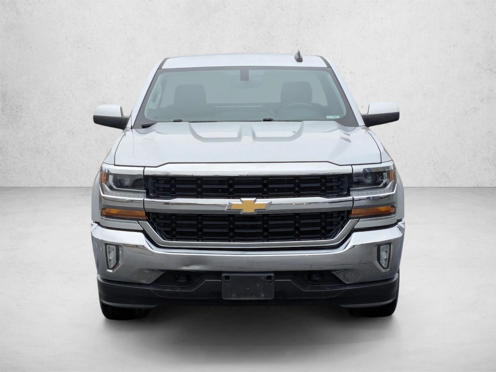2017 Chevrolet Silverado 1500 LT photo 2