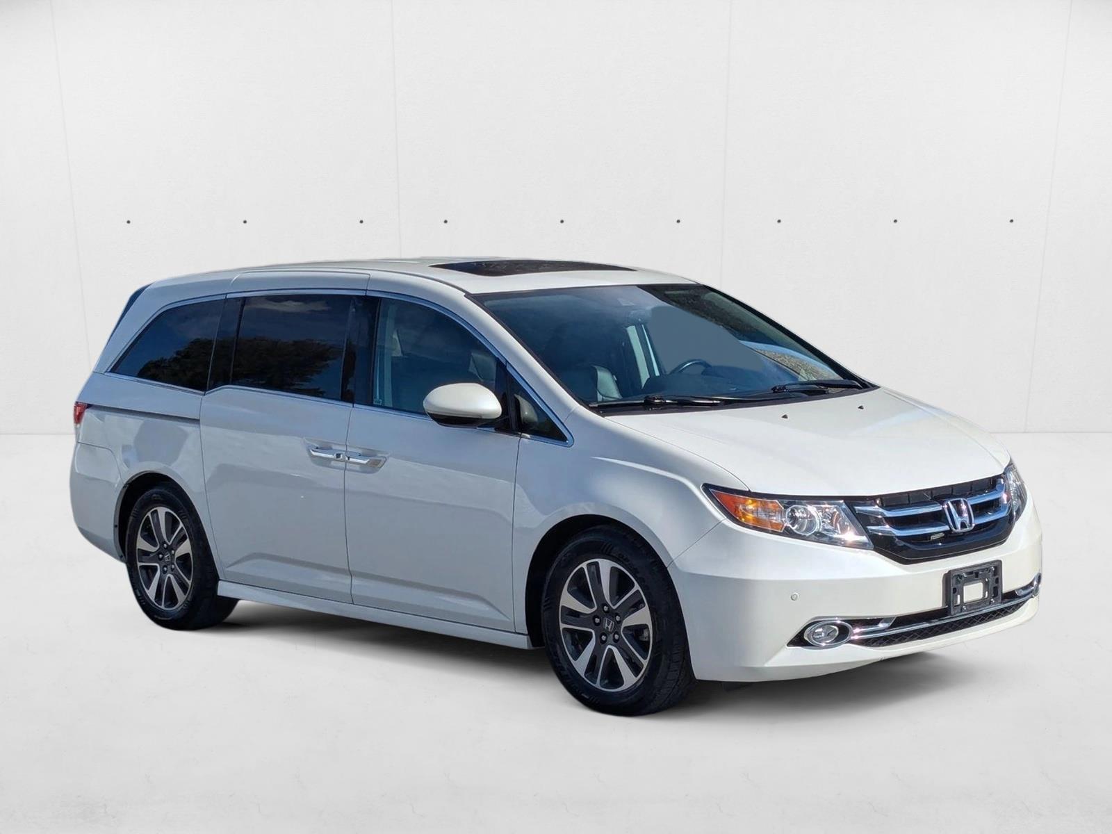 2015 Honda Odyssey Touring Elite photo 3