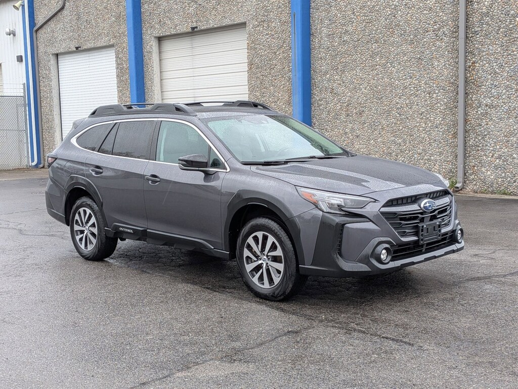 Used 2025 Subaru Outback Premium SUV