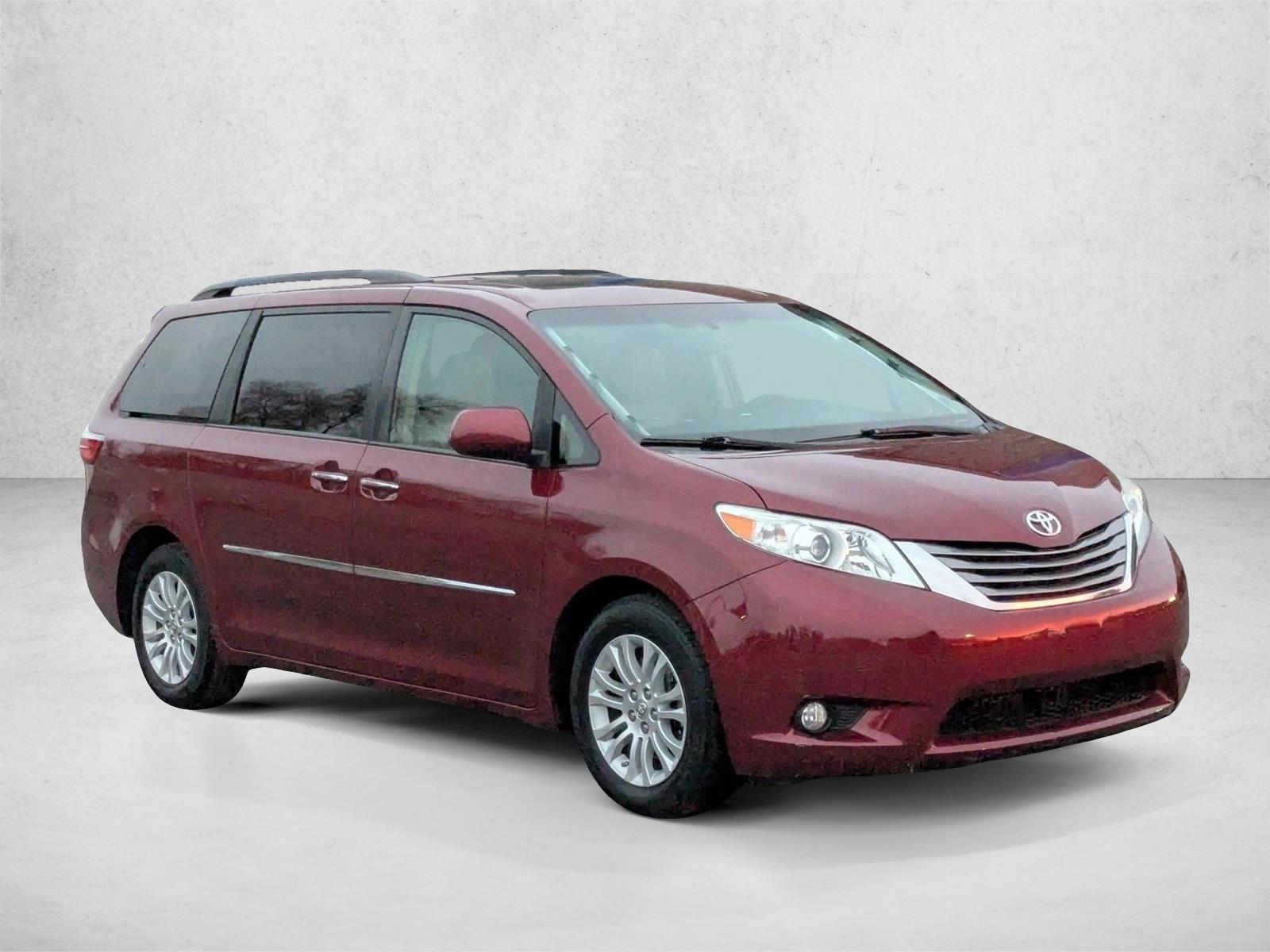 2015 Toyota Sienna XLE photo 3