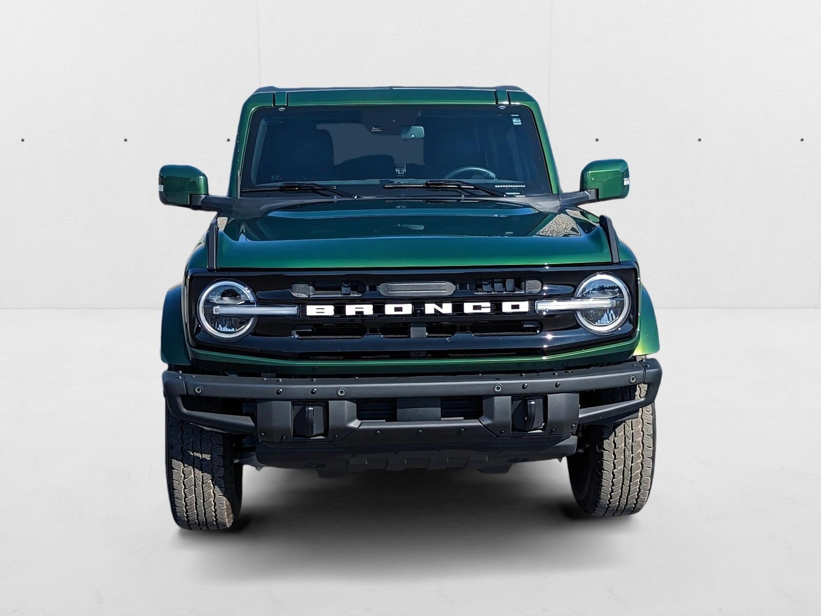 2024 Ford Bronco Outer Banks photo 2
