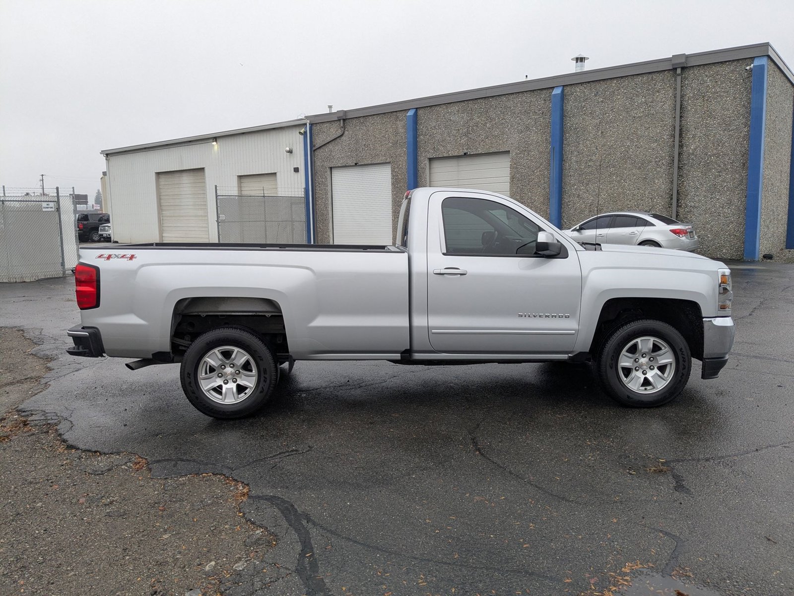 2017 Chevrolet Silverado 1500 LT photo 4