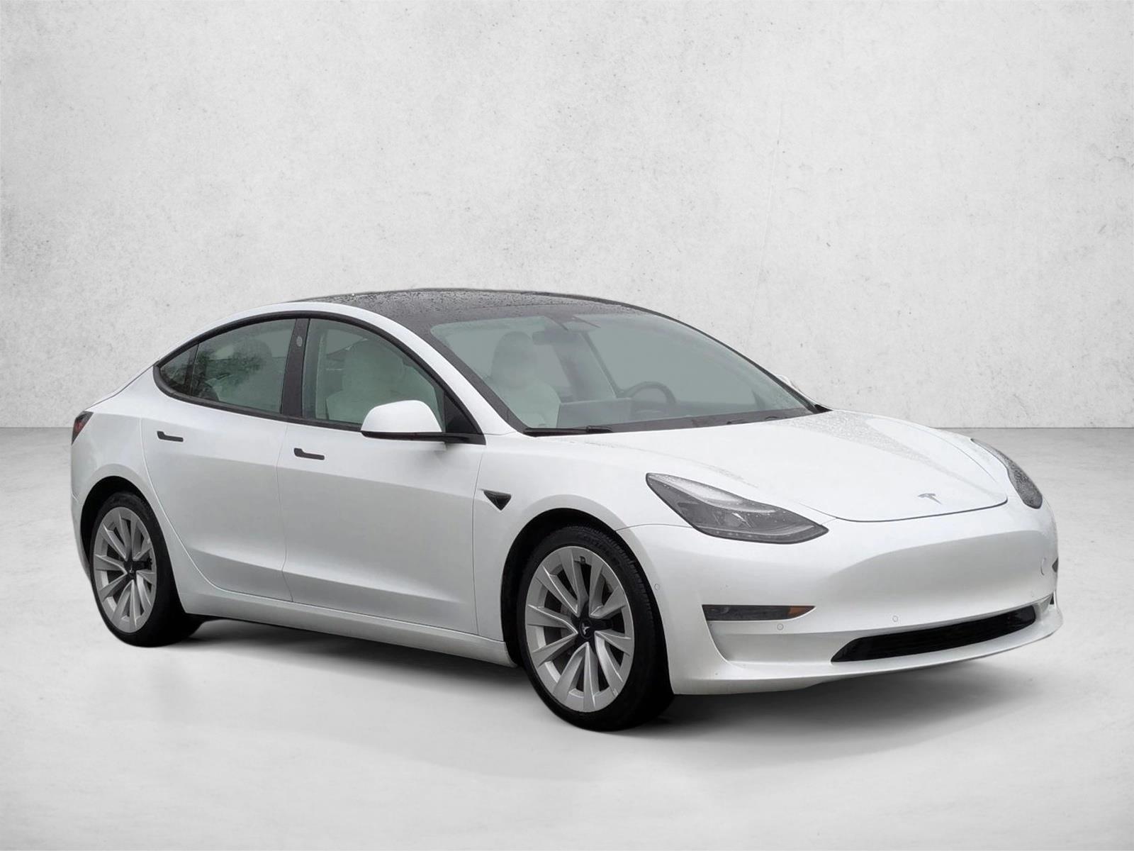 2021 Tesla Model 3 Standard Range Plus photo 3