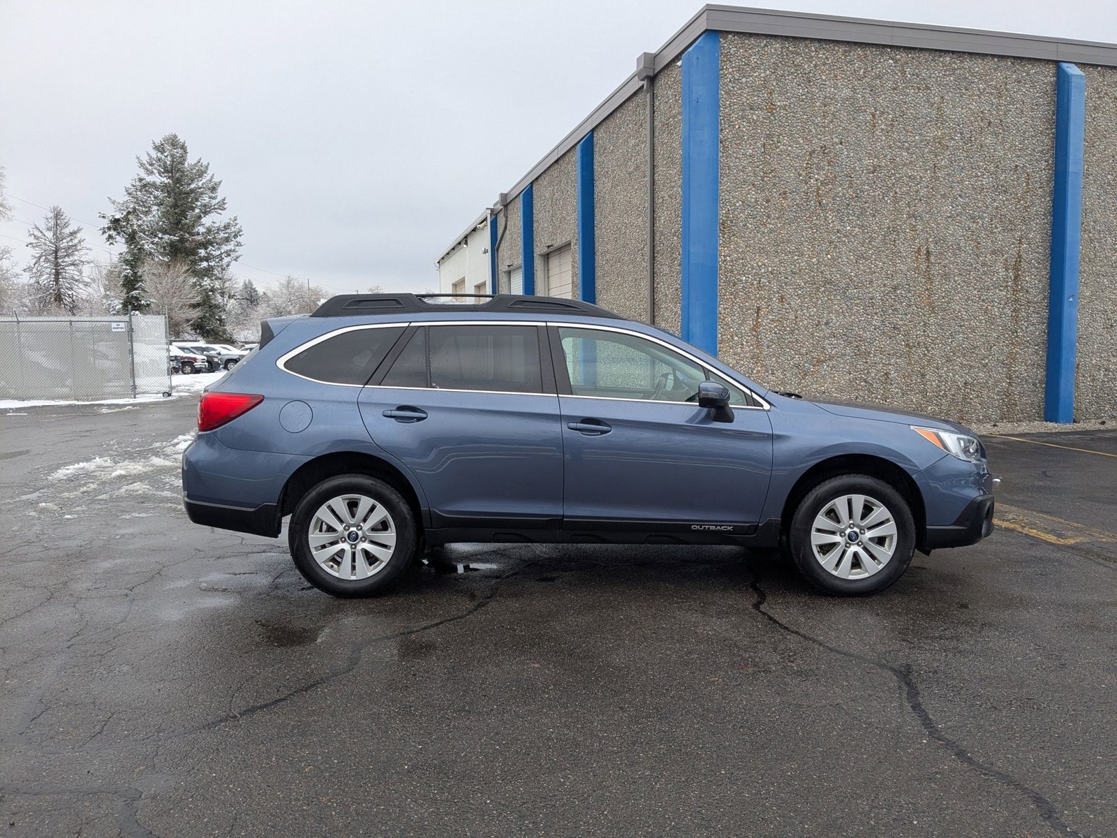 2015 Subaru Outback 2.5i Premium photo 3