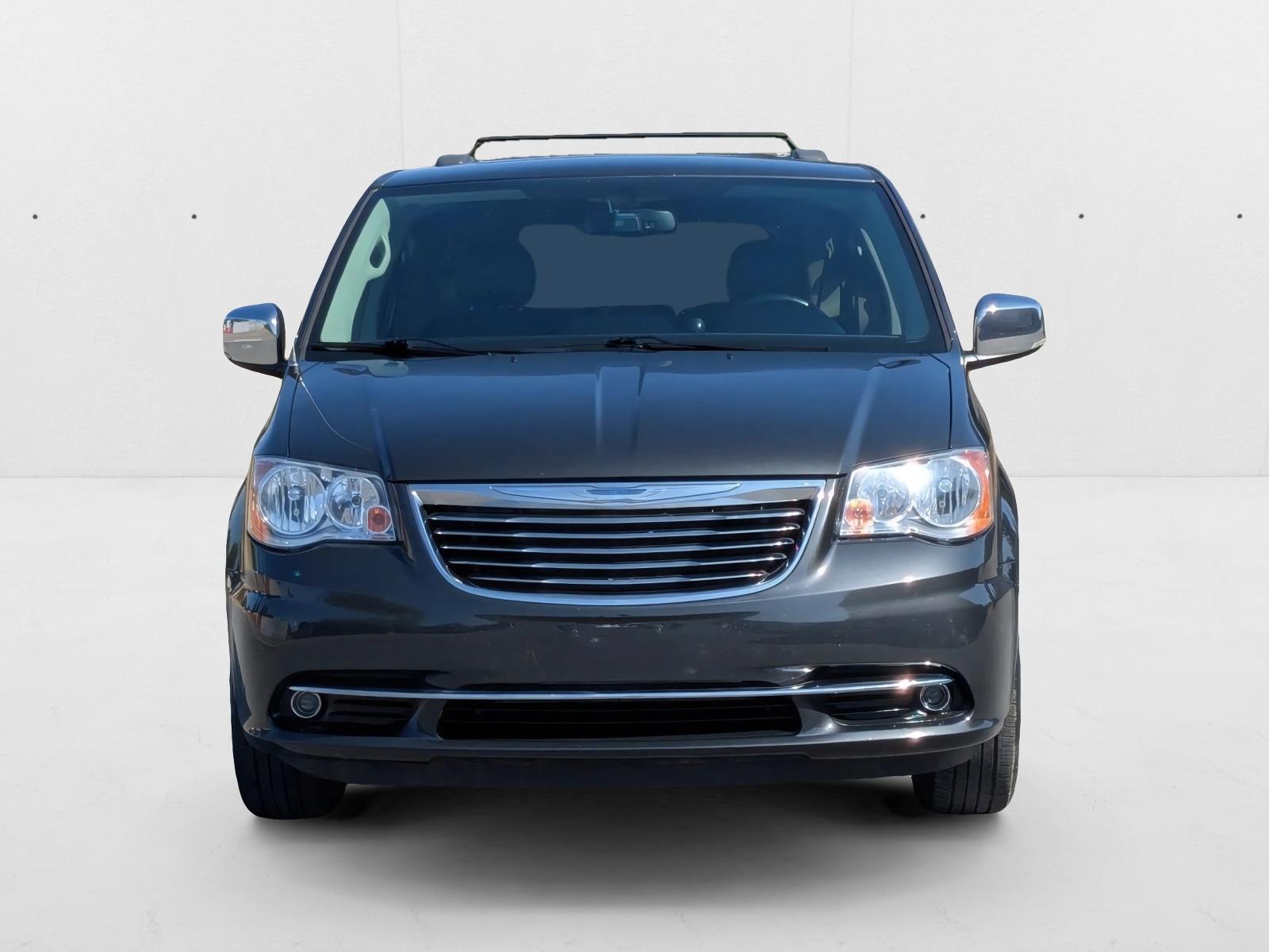 2012 Chrysler Town & Country photo 2