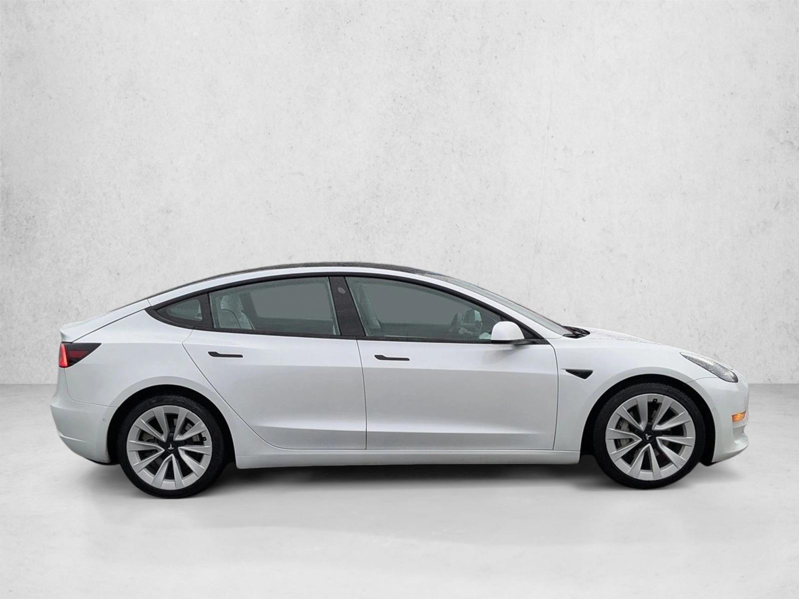 2021 Tesla Model 3 Standard Range Plus photo 4