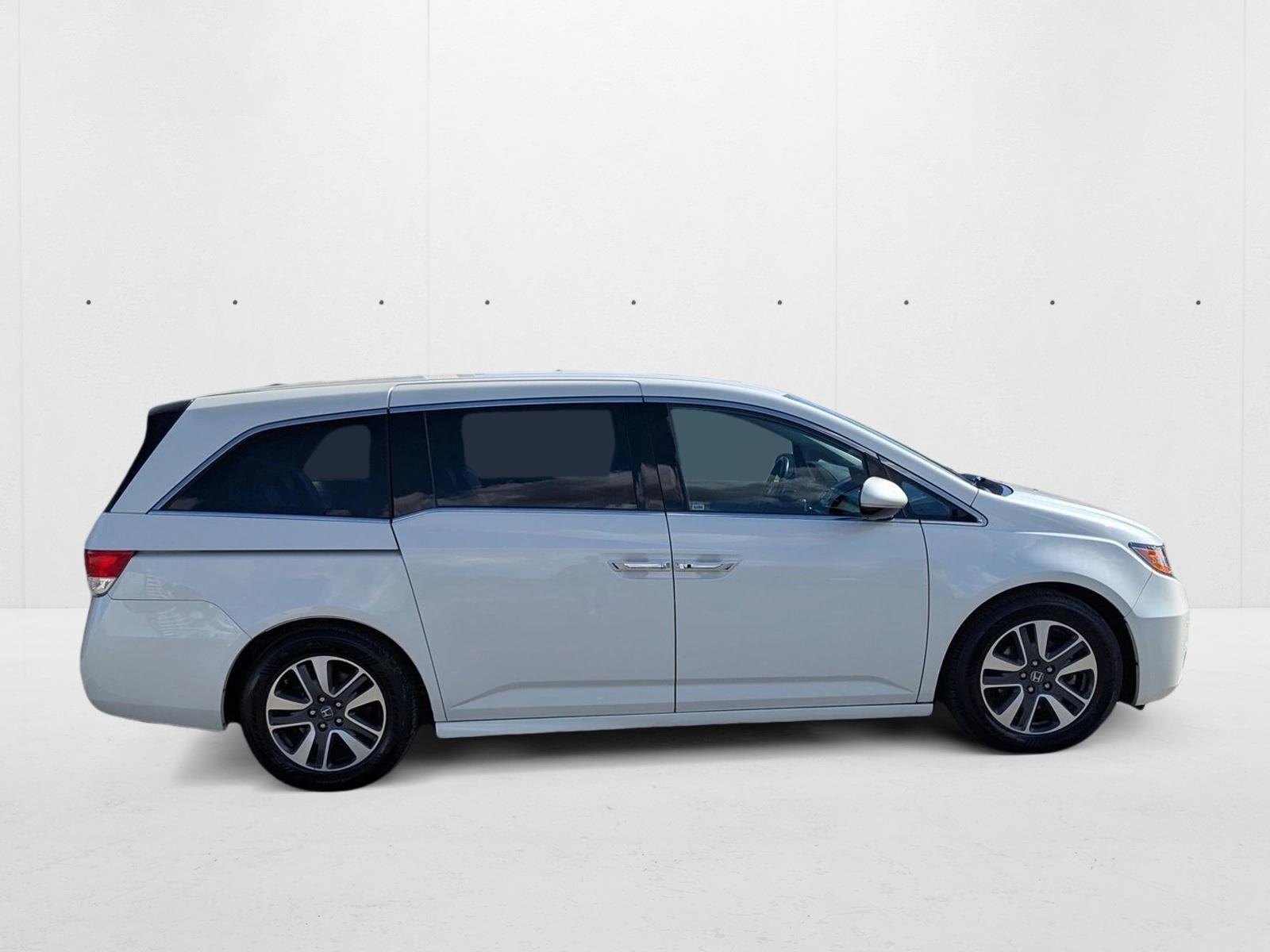 2015 Honda Odyssey Touring Elite photo 4