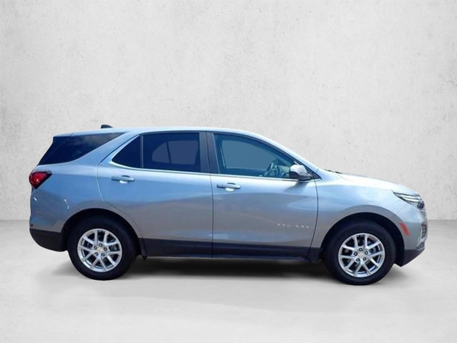 2024 Chevrolet Equinox LT photo 3
