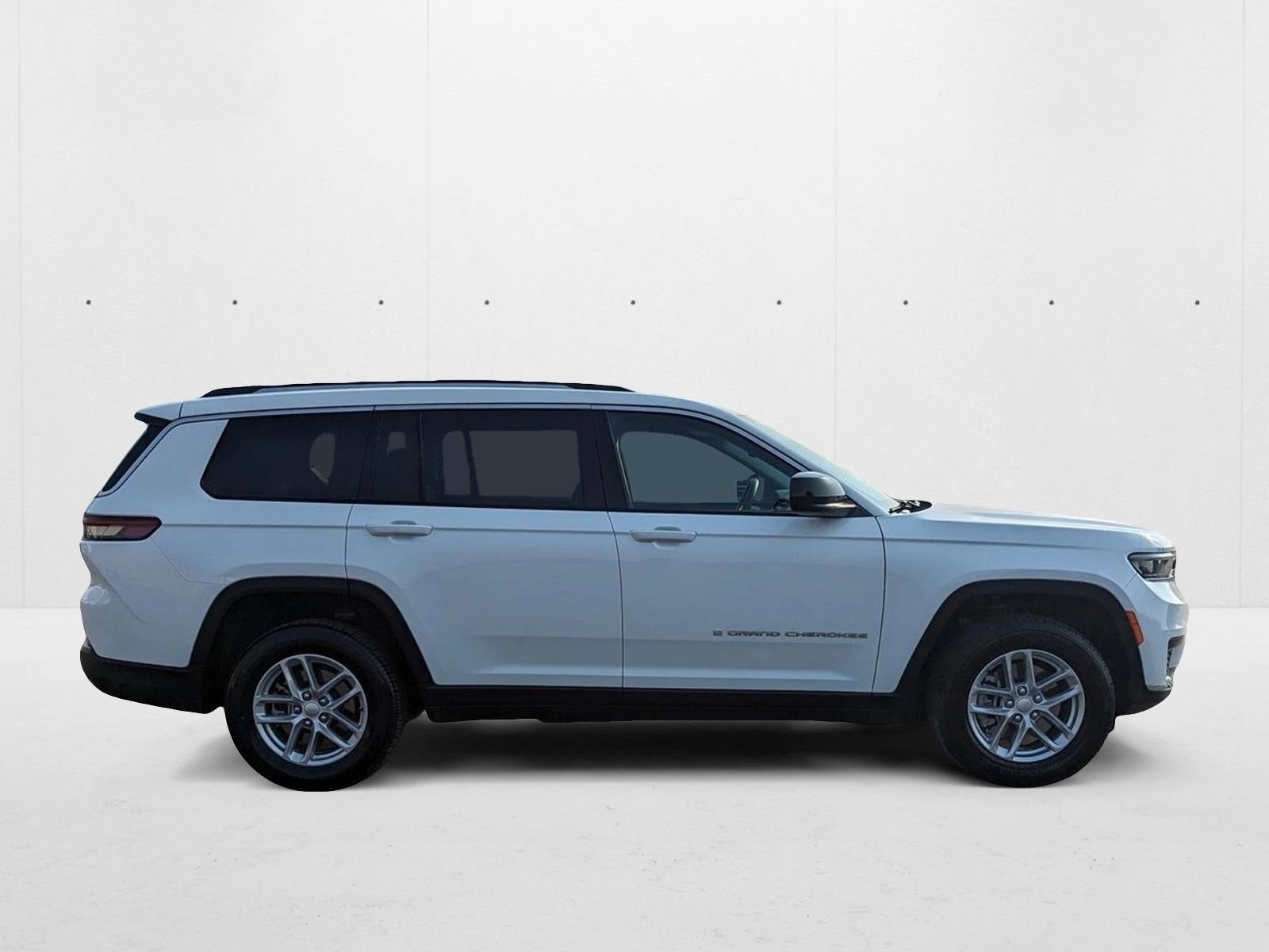 2023 Jeep Grand Cherokee Laredo photo 4