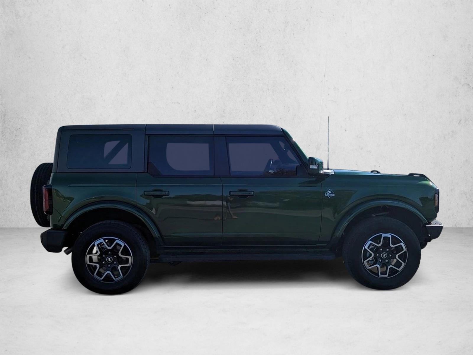 2024 Ford Bronco Outer Banks photo 4