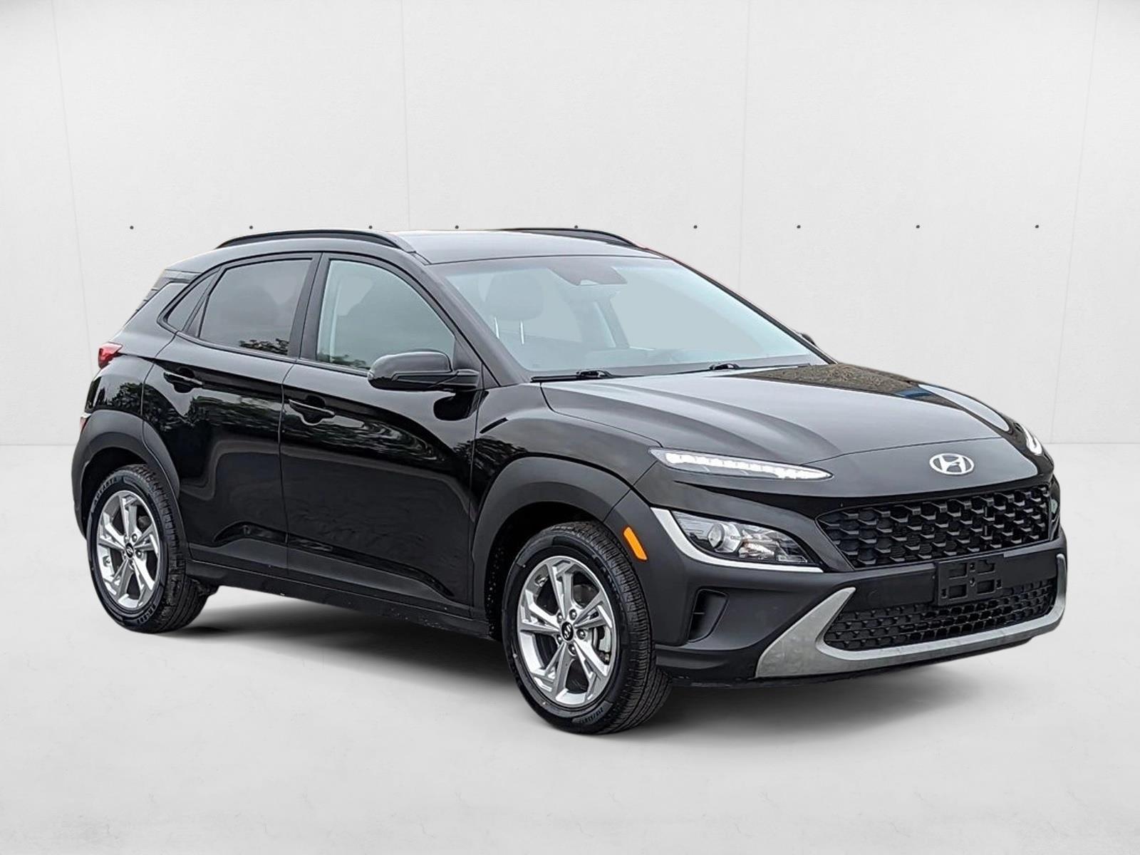 2022 Hyundai Kona SEL photo 2