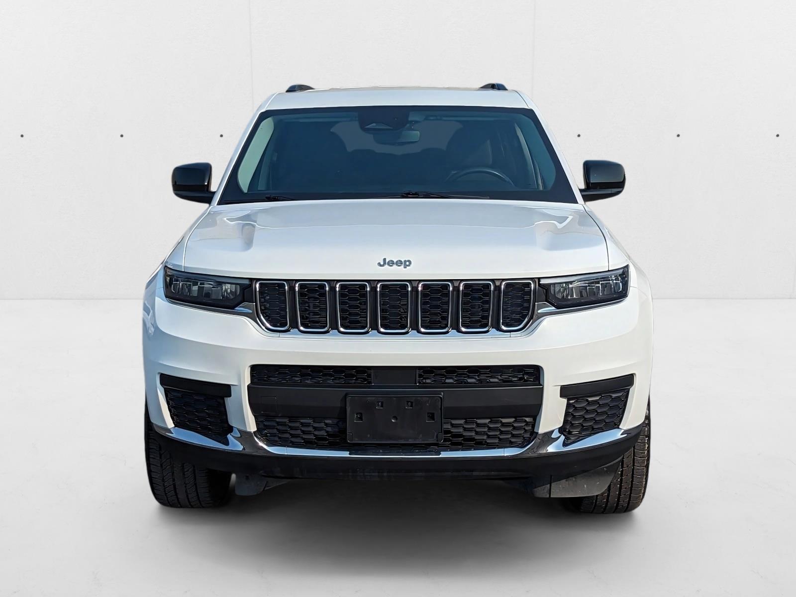 2023 Jeep Grand Cherokee Laredo photo 2