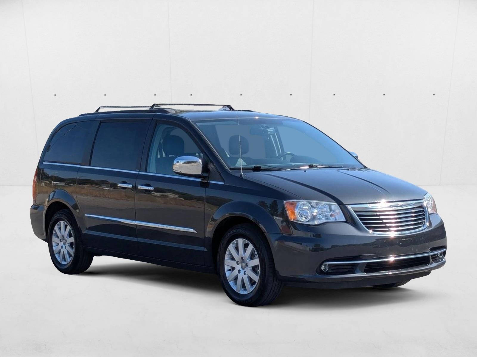 2012 Chrysler Town & Country photo 3