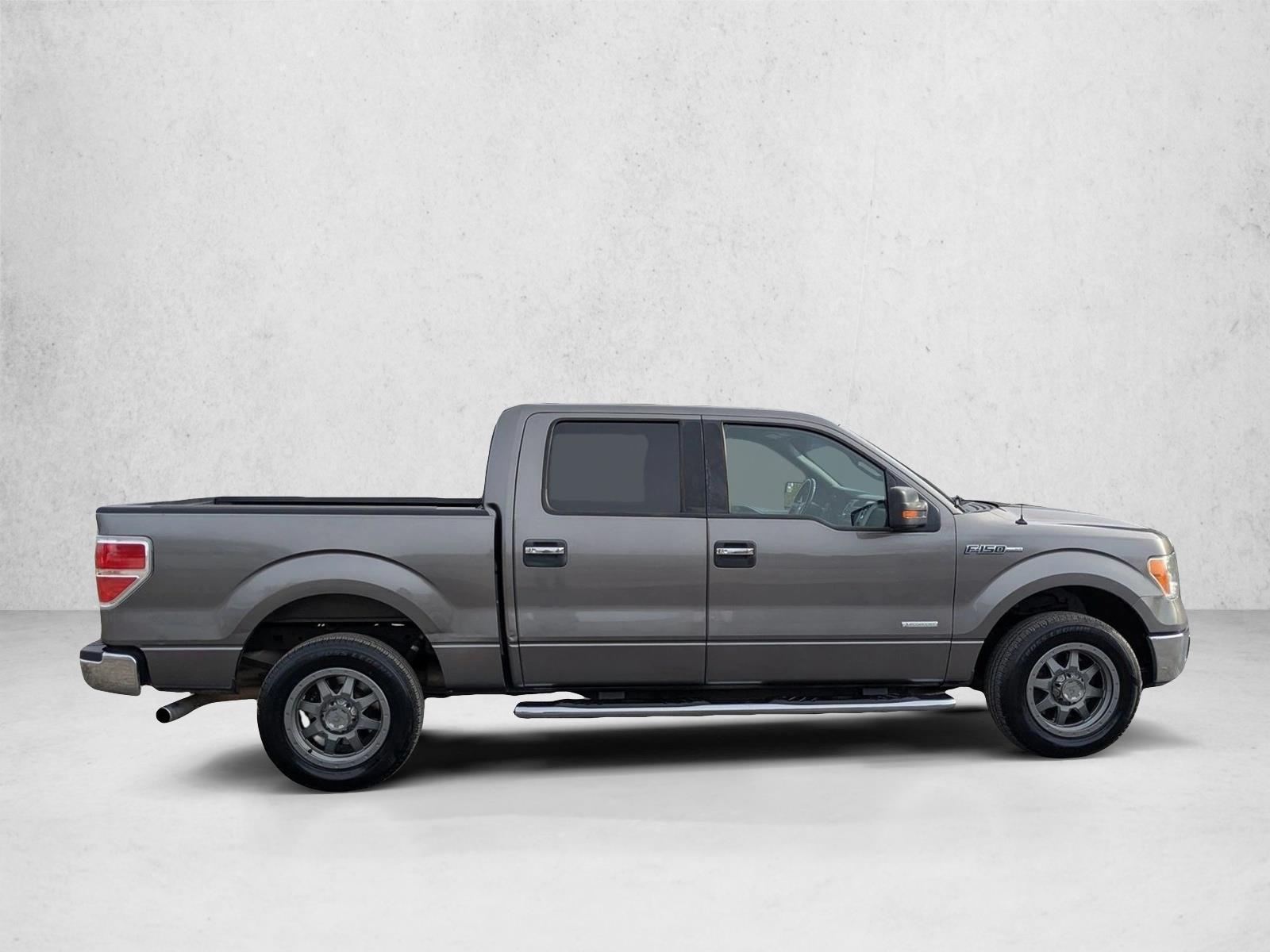 2011 Ford F-150 XLT photo 4