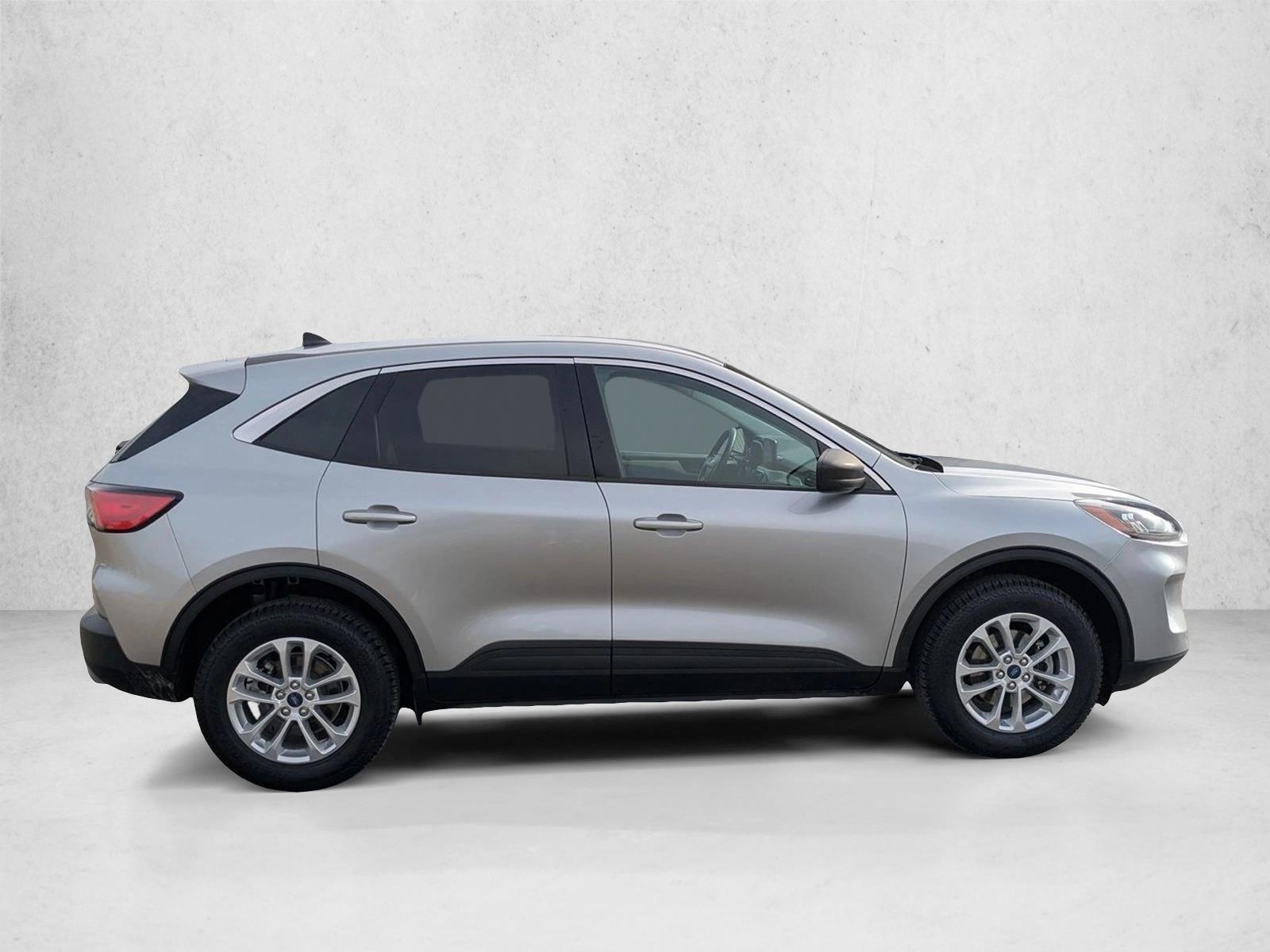 2022 Ford Escape SE photo 3