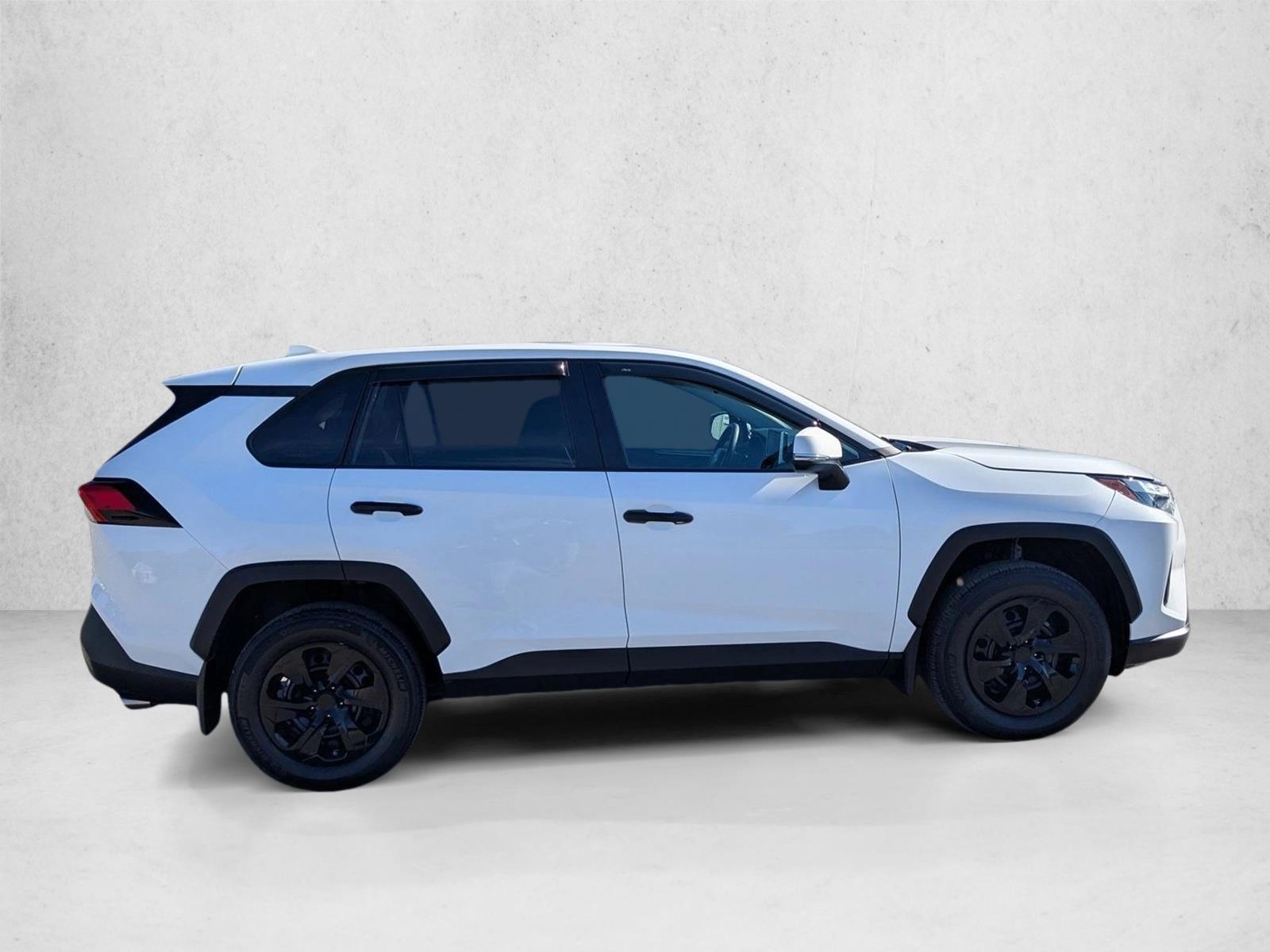 2024 Toyota RAV4 LE photo 4