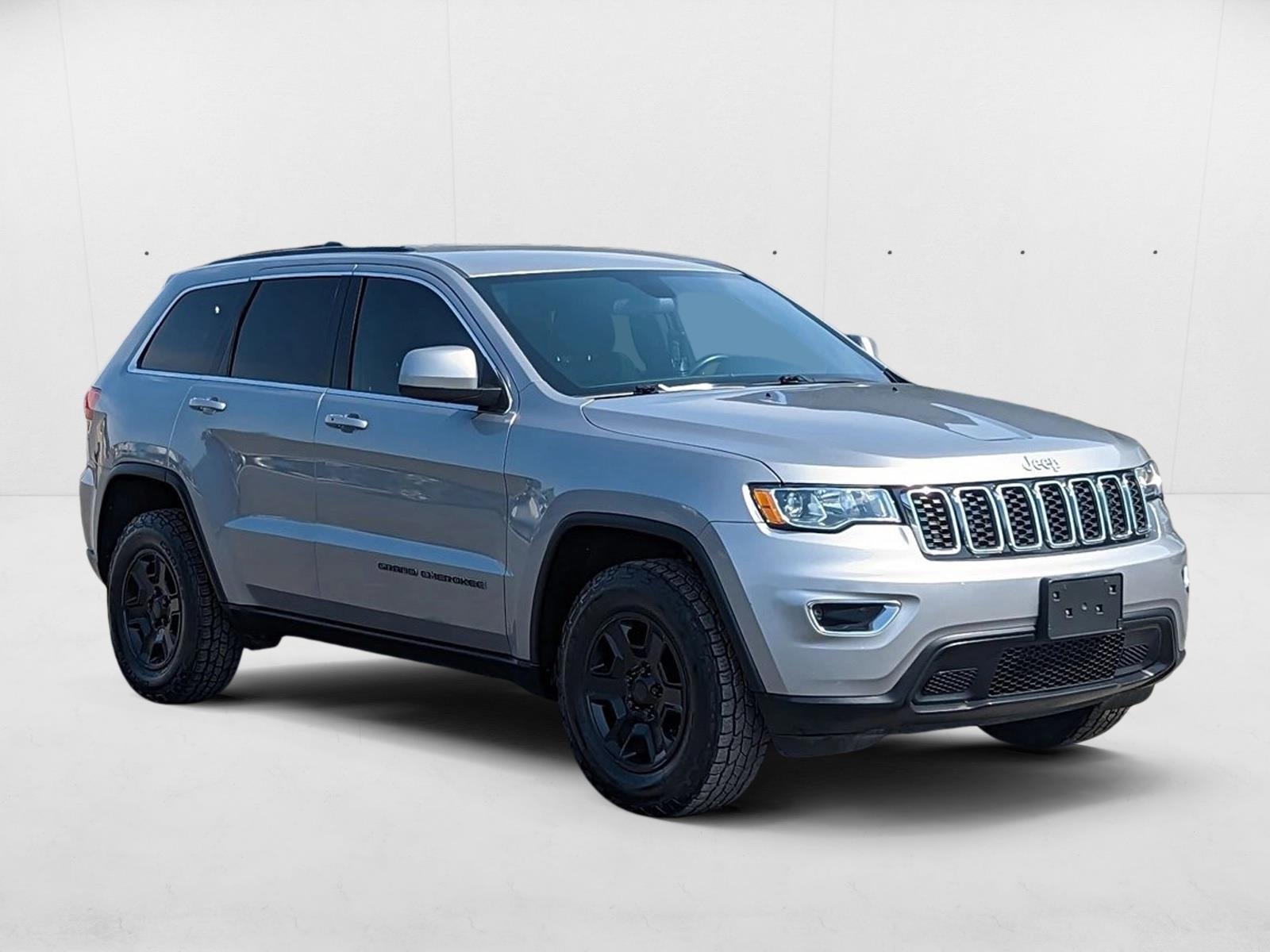 2018 Jeep Grand Cherokee Laredo photo 3