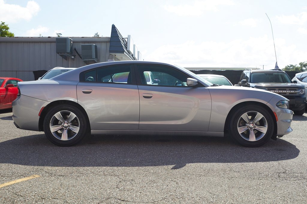 Used 2017 Dodge Charger SXT Sedan