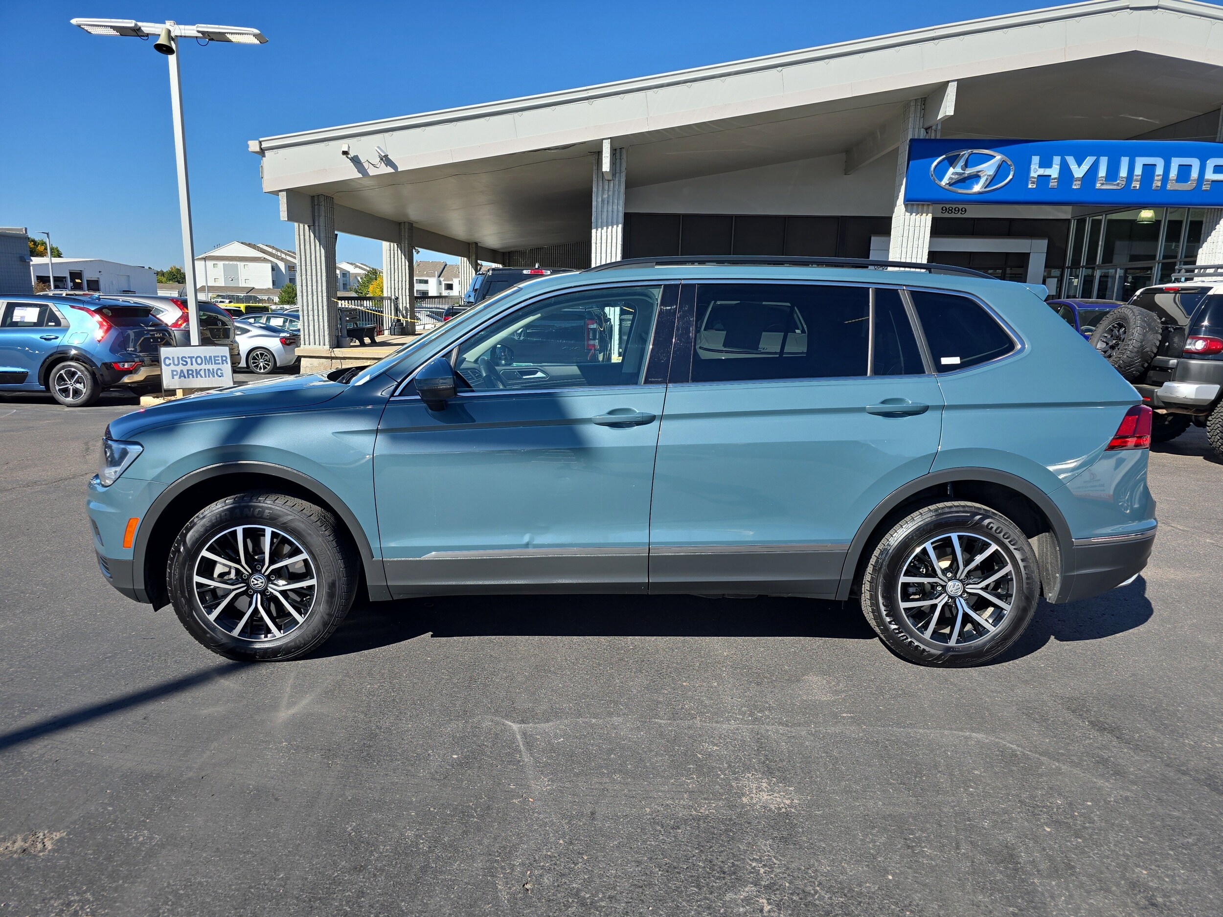 2021 Volkswagen Tiguan R-Line Black SEL photo 2
