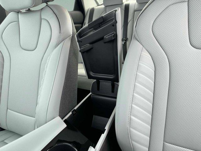 2025 Hyundai Elantra Limited - Photo 18