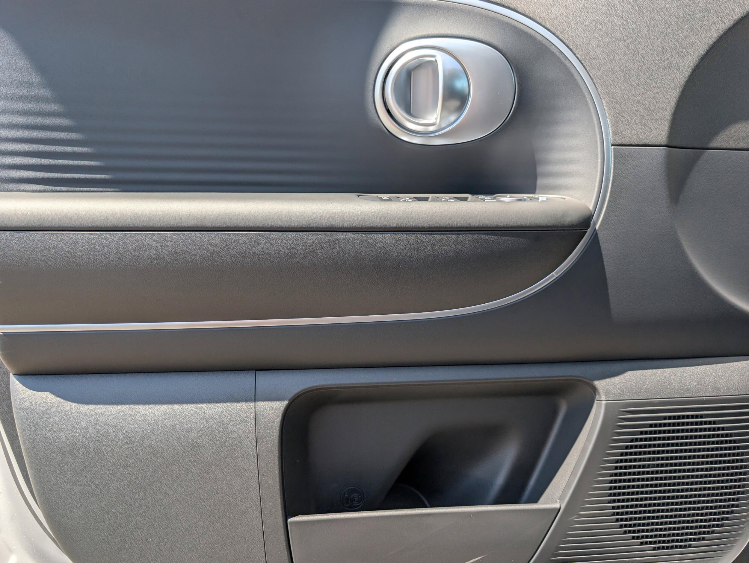 2026 Hyundai IONIQ 9 SE - Photo 12
