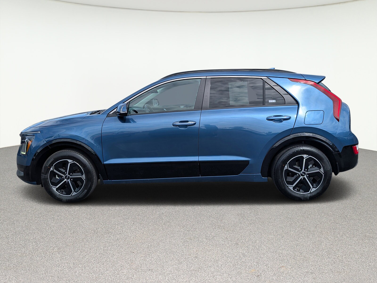 2023 Kia Niro SX photo 2