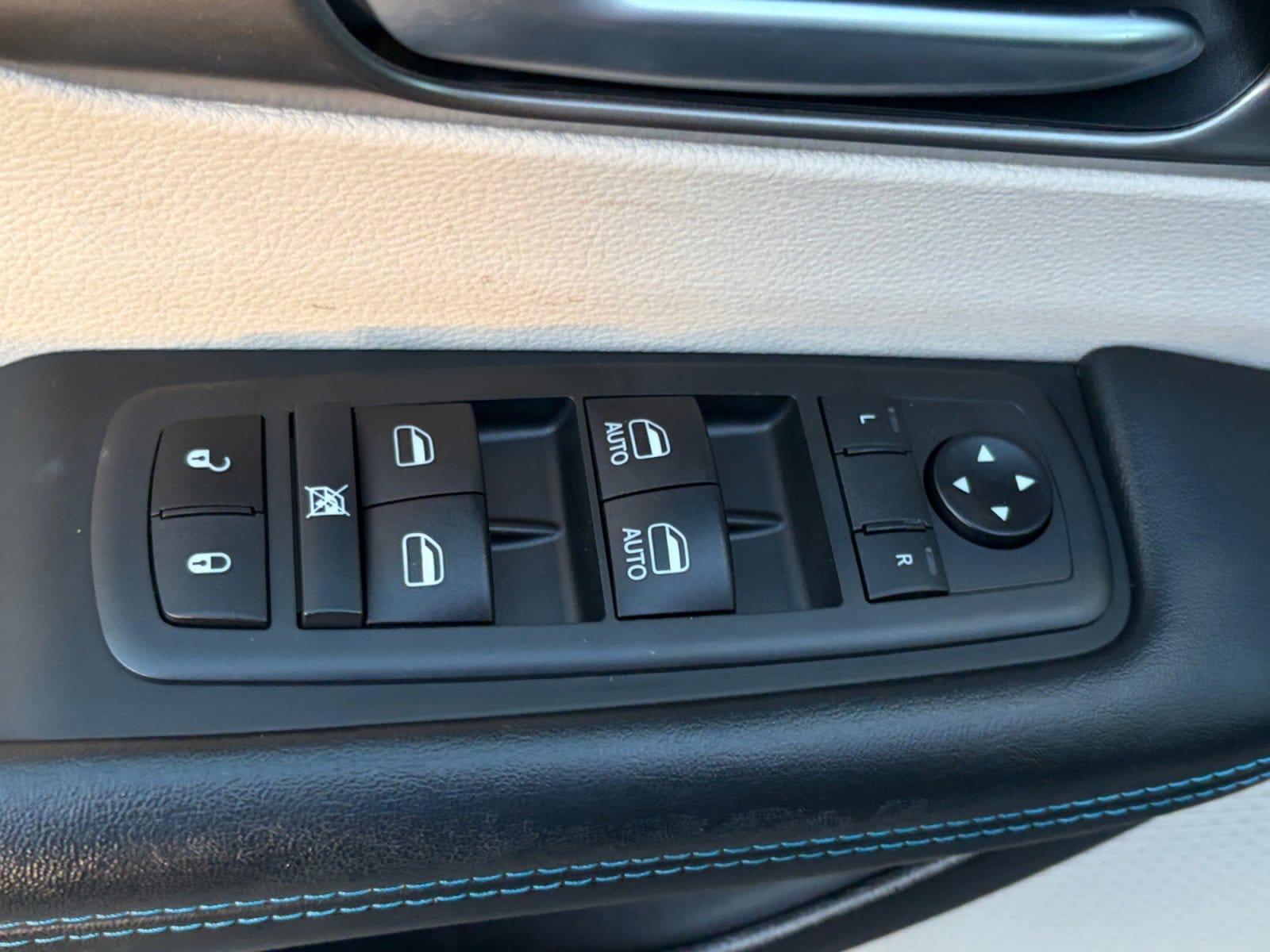 2021 Chrysler Pacifica Hybrid Touring - Photo 13