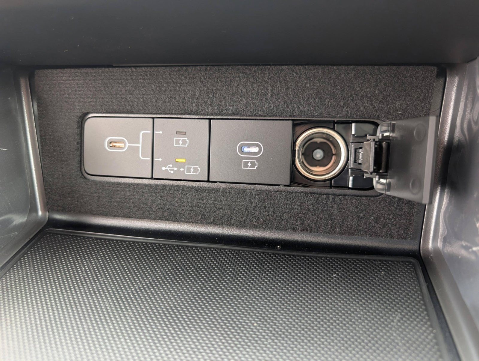 2025 Hyundai Sonata SE - Photo 30